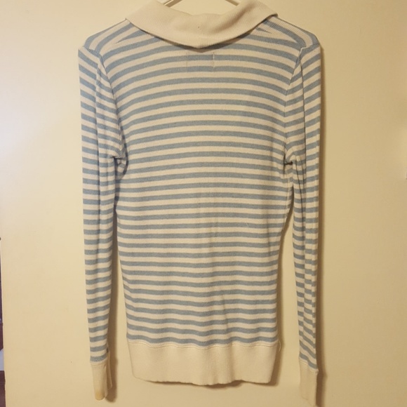 American Eagle sweater - Picture 2 of 3